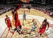 开云APP-当紫金军团遇上南方之虎，NBA季后赛焦点战中的湖人与深圳隐喻