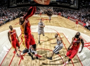 开云APP-当紫金军团遇上南方之虎，NBA季后赛焦点战中的湖人与深圳隐喻