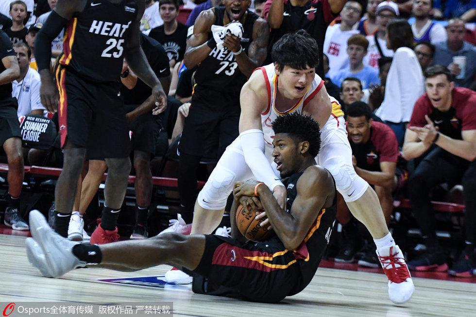 包含澳大利亚男篮翻盘法国男篮，特雷杨制霸全场的词条