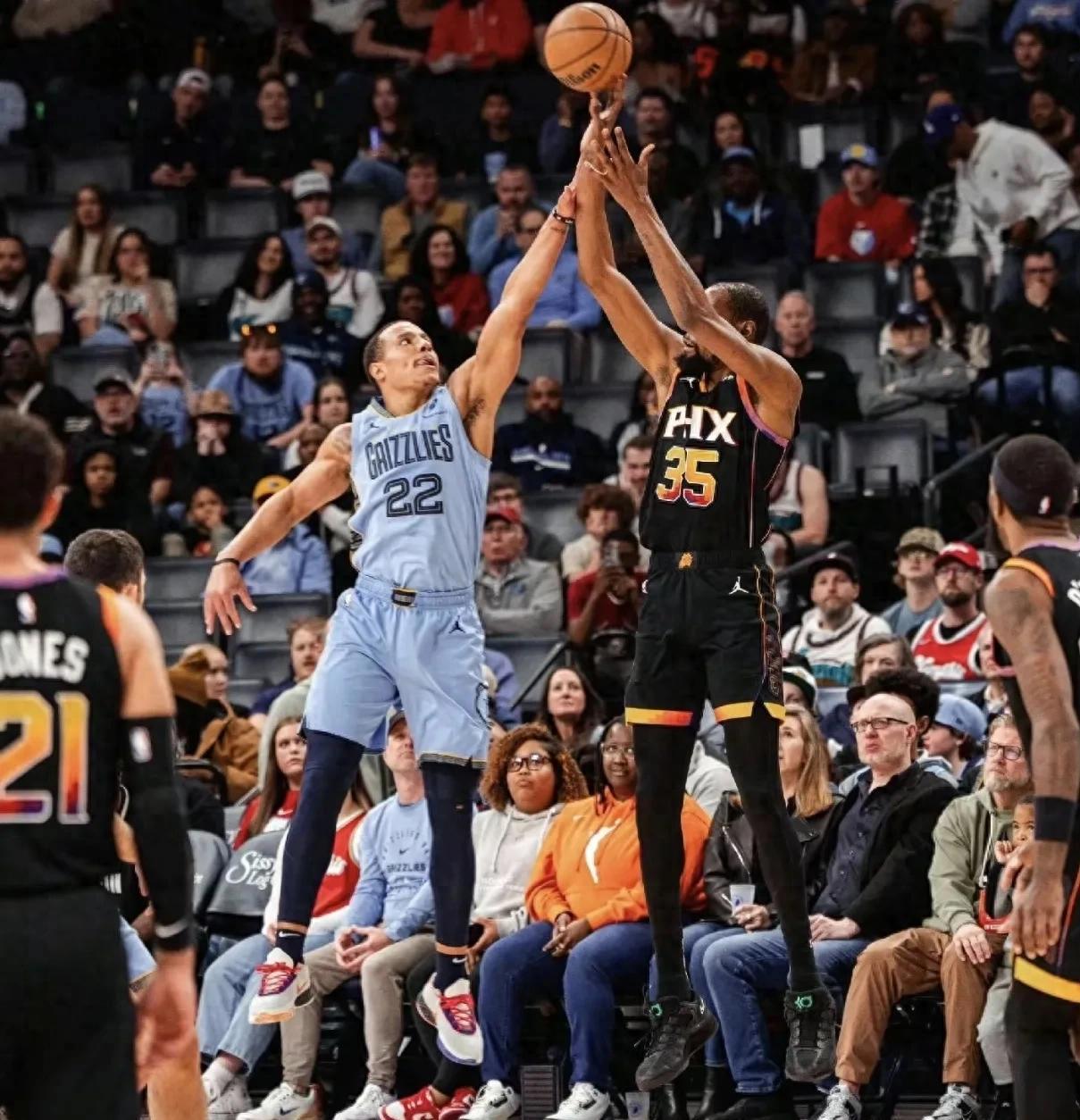 独行侠全队负气，客场大胜士气高昂表现抢眼的简单介绍