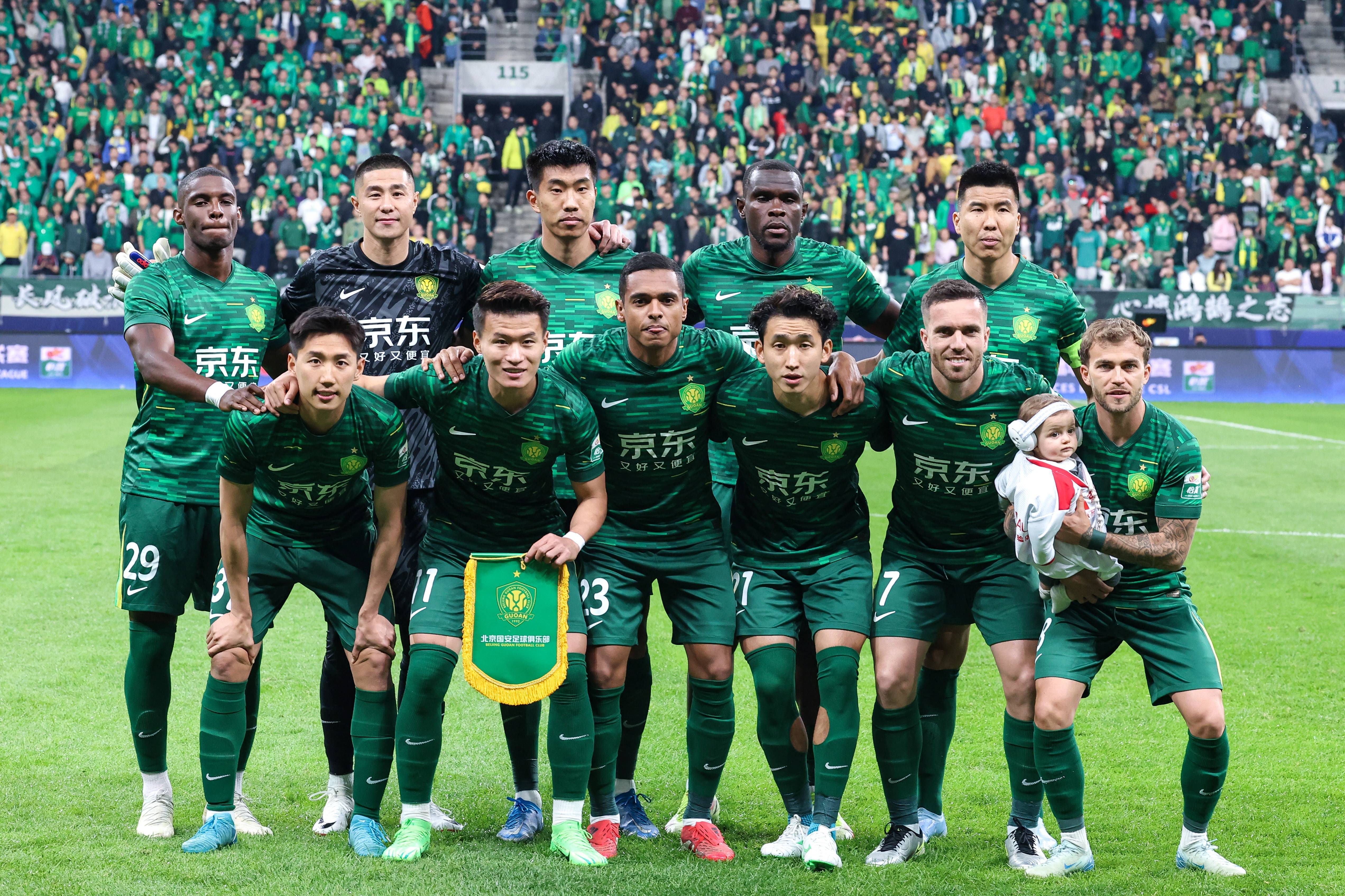 足球联赛榜首之争激烈，球队夺冠希望渐起的简单介绍